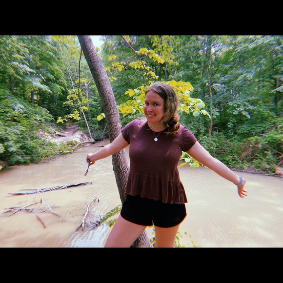 Lydia Sidrys - Poshmark Profile Picture of Lydia Sidrys (@lydiams45) on Poshmark