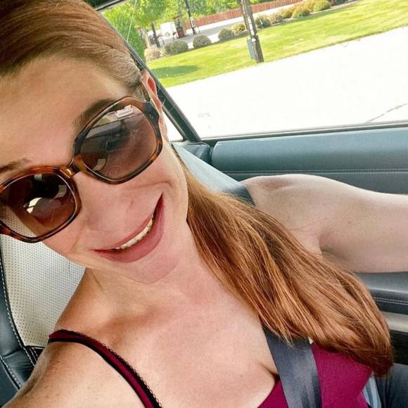 Profile Picture of Dana Hoblynski (@danahoblynski) on Poshmark