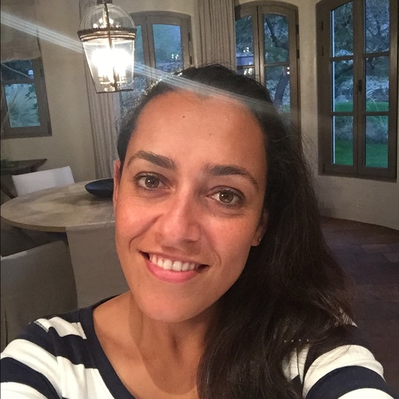 Profile Picture of Sandra Compain (@sandracompain) on Poshmark