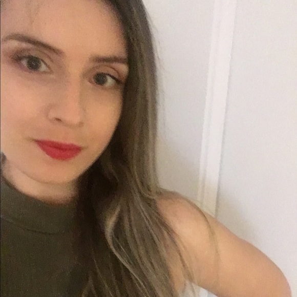 Profile Picture of Francielle Hambrecht (@franhambrecht) on Poshmark