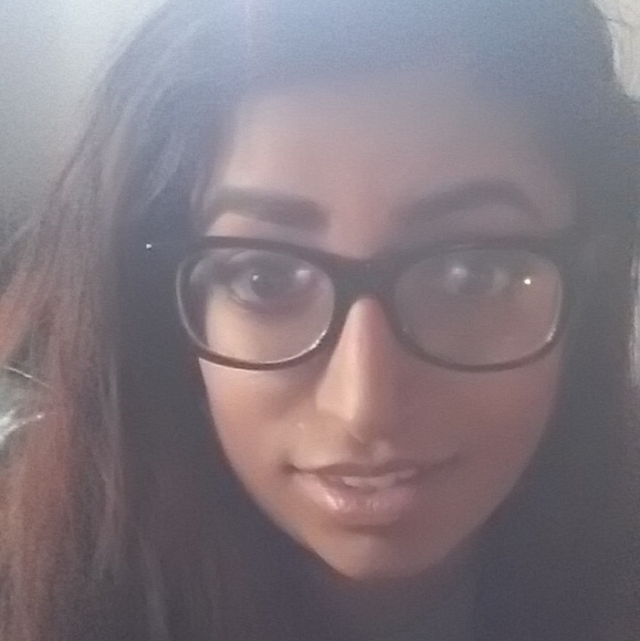 Profile Picture of Farria Ashfaq (@farria1814) on Poshmark