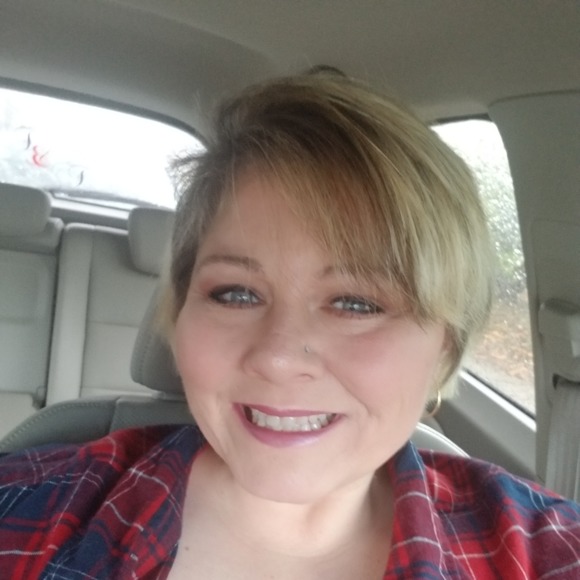 Profile Picture of Tonya Brandon-thomas (@tbthomas1975) on Poshmark