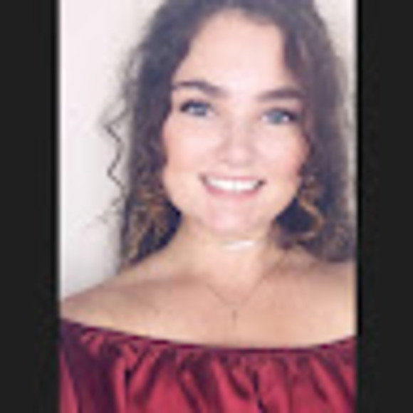 Profile Picture of Hannah Gilhool (@hannahgilhool) on Poshmark