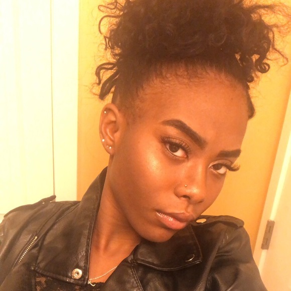 Profile Picture of Kacha' House (@kachah) on Poshmark