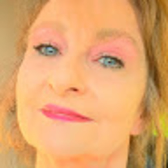 Profile Picture of Robin annette Moffett-bowen (@creycre) on Poshmark