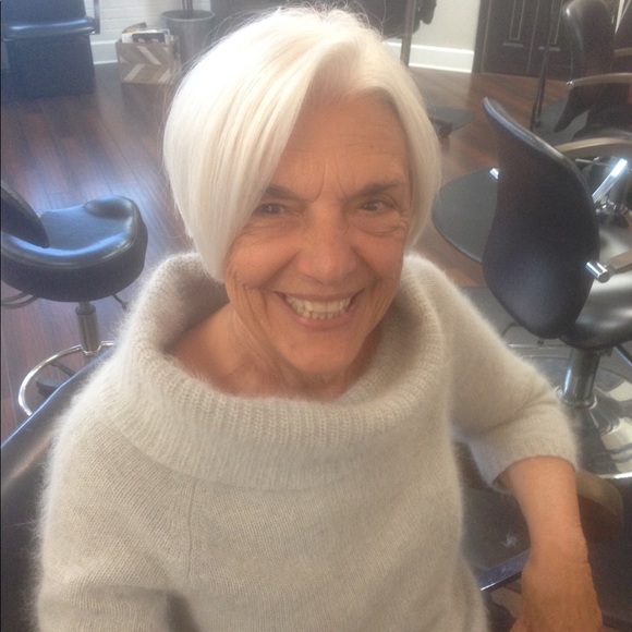 Profile Picture of Elaine Rauterkus (@erauterkus) on Poshmark