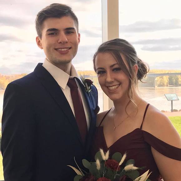 Profile Picture of Katie Gilbertson (@kgil999) on Poshmark