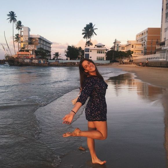 Profile Picture of Megan Munzek (@meganmunzek) on Poshmark