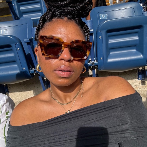 Profile Picture of Maya Reynolds (@mayapr1298) on Poshmark