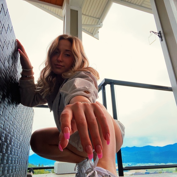 Profile Picture of Mattea Siaus (@matteasiaus) on Poshmark