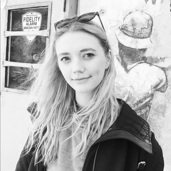 Profile Picture of ! caroline ! Dobrzynski (@caldobrzynski) on Poshmark
