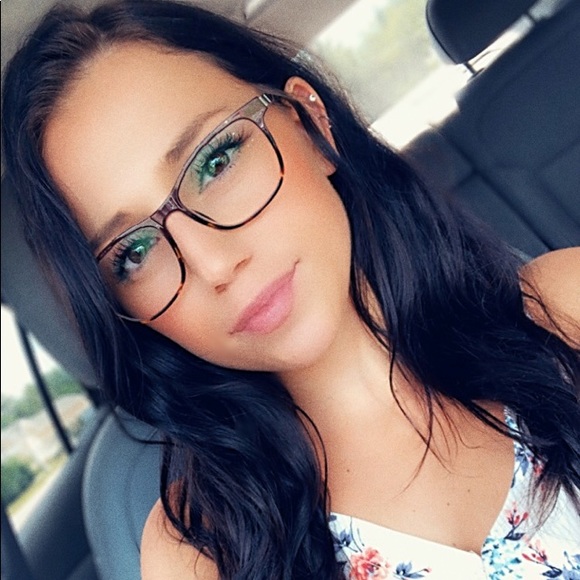 Profile Picture of Michaela Rullo (@michaela_rullo) on Poshmark