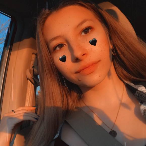 Profile Picture of Emma Bridegam (@emmabridegam) on Poshmark