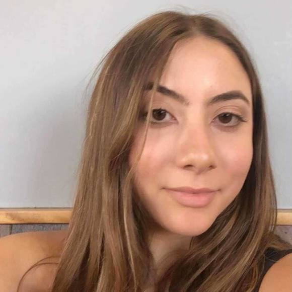 Profile Picture of Alexia Katsaros (@alexia_kat) on Poshmark