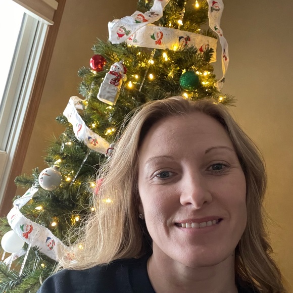 Profile Picture of Mandy Verwey (@mandyverwey) on Poshmark