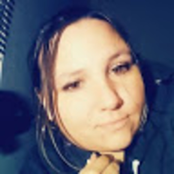 Profile Picture of Ruth Adamson (@ruthadamson4) on Poshmark