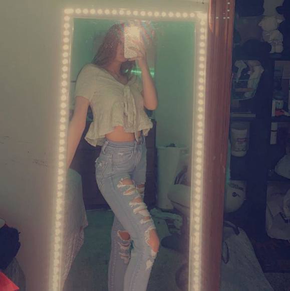 Profile Picture of Shae Isacson (@shaeisacson) on Poshmark