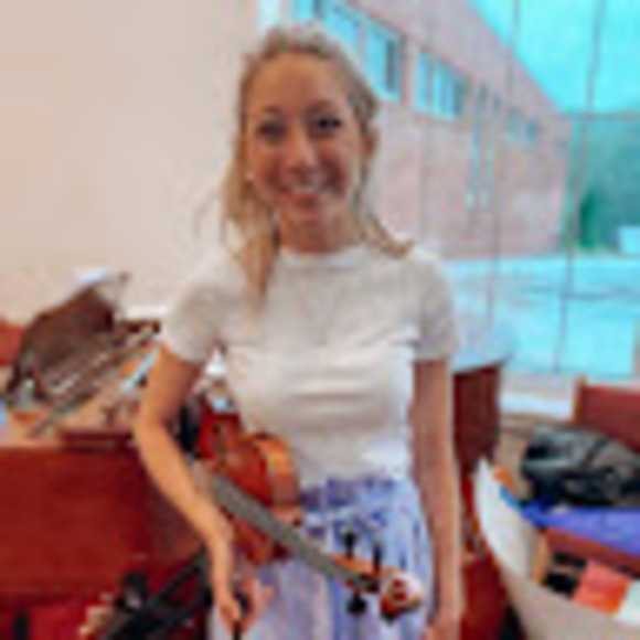 Profile Picture of Julia Dombrowski (@juliadombrow901) on Poshmark