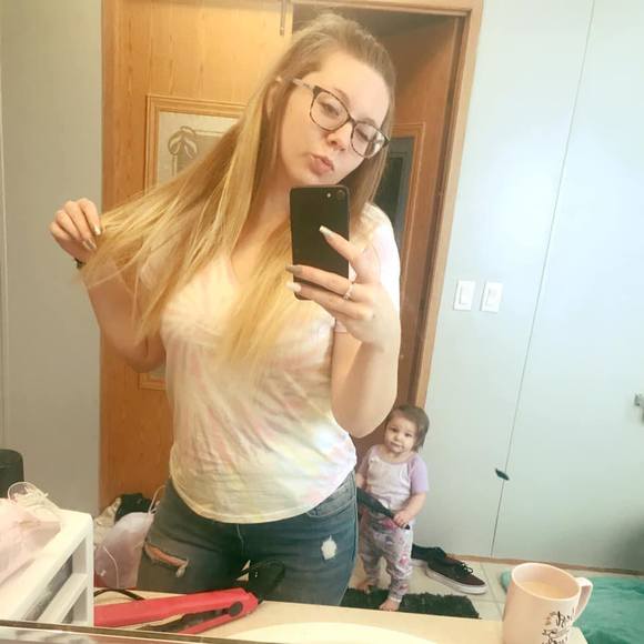 Profile Picture of Samantha Wilds (@samanthawilds) on Poshmark