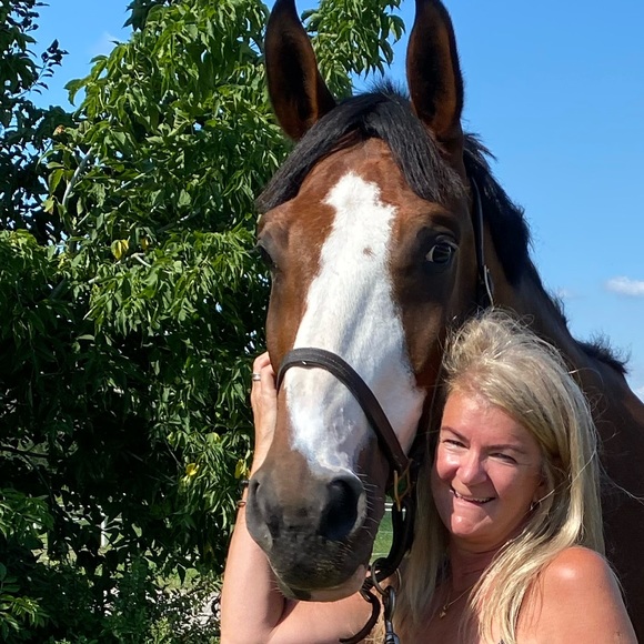 Profile Picture of Deborah Benoit (@debbiemermaid) on Poshmark