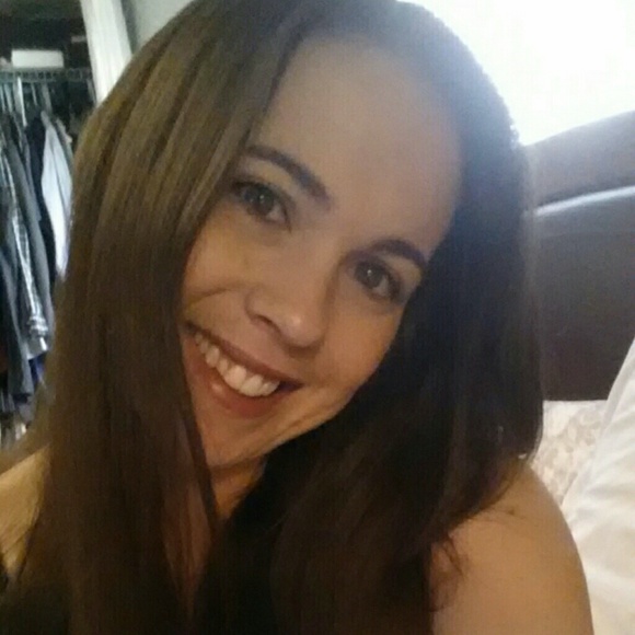 Profile Picture of Andrea Eldredge (@seanandanj) on Poshmark
