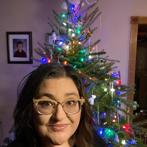 Profile Picture of Crystal Gruenewaldt (@floorya) on Poshmark