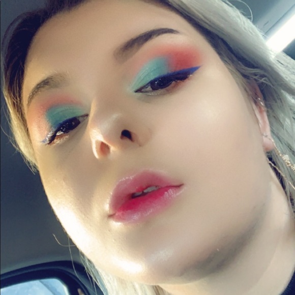 Profile Picture of Hailey Armstrong (@daileyhailey) on Poshmark