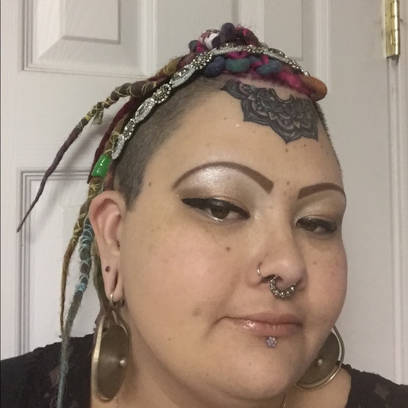 Profile Picture of Alecia Robertson (@arobertson77) on Poshmark
