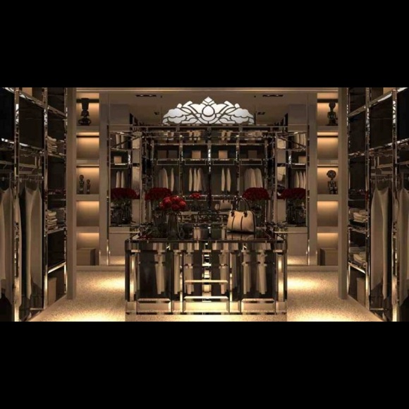 Profile Picture of Daniela Montalvo (@milishop) on Poshmark