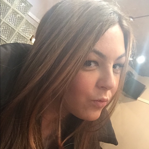 Profile Picture of Danielle Mcgrath (@daniellalee) on Poshmark