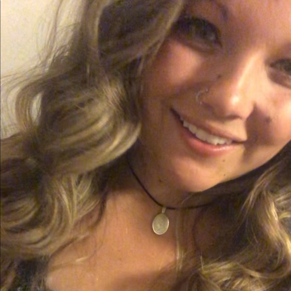 Profile Picture of Hannah Friedrichsen (@hannahrai) on Poshmark