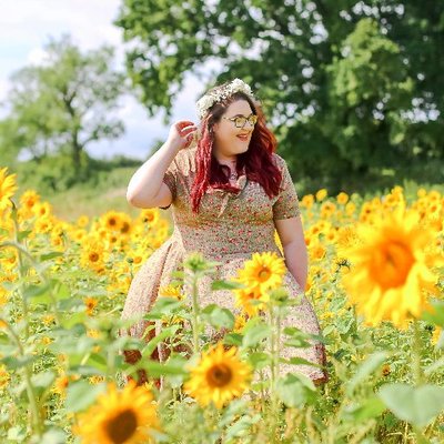 Profile Picture of 🌻 Becky - The Owlet 🌻 (@theowletblog) on Twitter