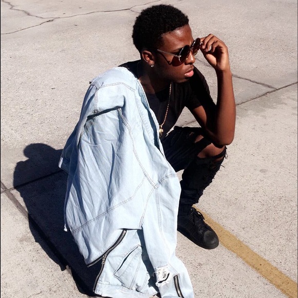 Profile Picture of Quinn Miller (@ambitionq) on Poshmark