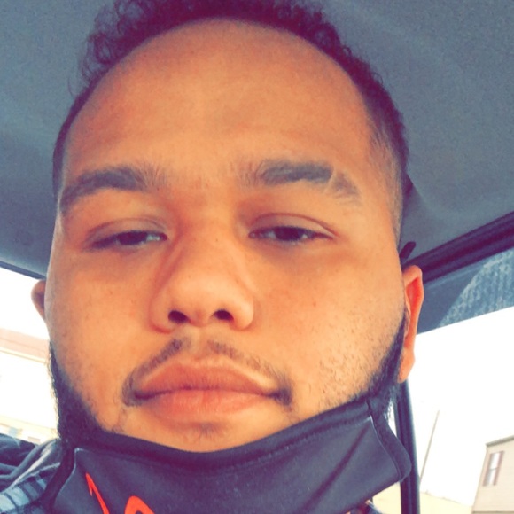 Profile Picture of Tellis Cherry (@tellischerry) on Poshmark