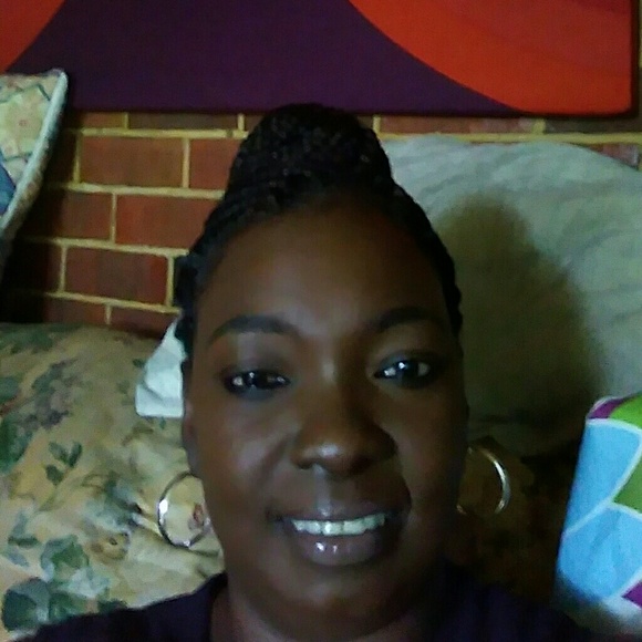 Profile Picture of Melody Horton (@melllymel) on Poshmark