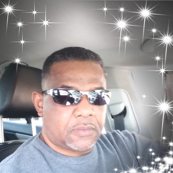 Profile Picture of Moses Edwards (@mobetter12974) on Poshmark