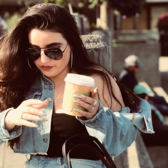 Arianna Castaing - Poshmark Profile Picture of Arianna Castaing (@ariannacastaing) on Poshmark