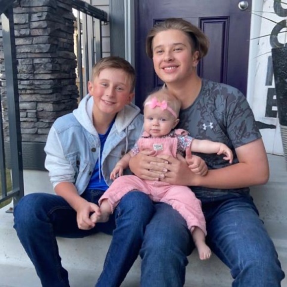 Profile Picture of Amanda Huculak (@peachy_1978) on Poshmark