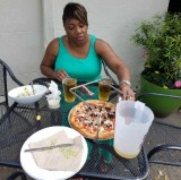 Profile Picture of Faye Emory (@femory94) on Poshmark