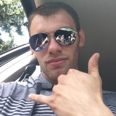 Profile Picture of Bobby Helms (@FaTbObShOtYoU) on Twitter