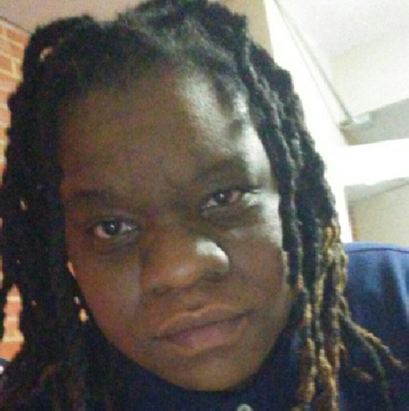 Profile Picture of Danielle Hutton (@deeski44) on Poshmark