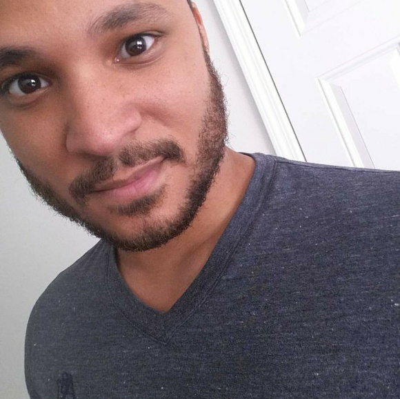 Profile Picture of Chris Henkel (@chrissh22) on Poshmark