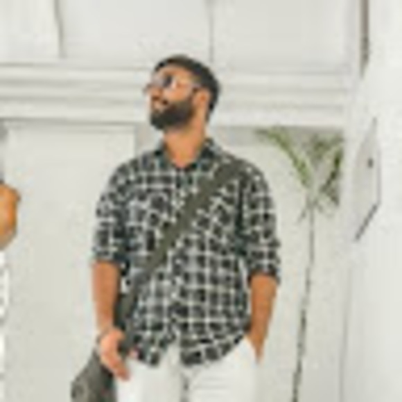 Profile Picture of Navneet Kumar (@navneet624) on Poshmark