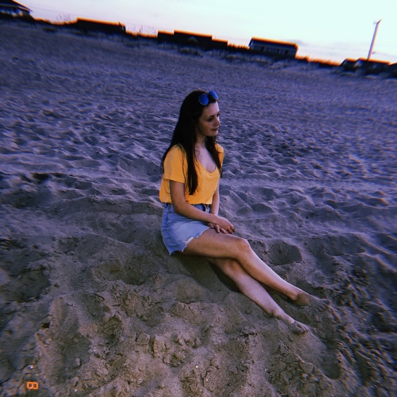 Profile Picture of Jenna Flexon (@awk0jenn4) on Poshmark