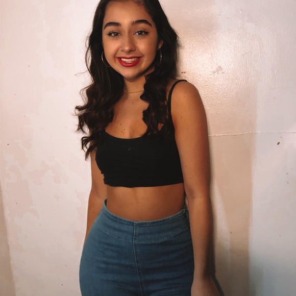 Profile Picture of Josephine Edery (@jeedery) on Poshmark