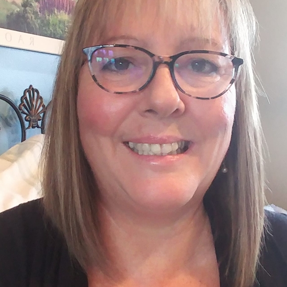 Profile Picture of Manon Baillargeon (@manoucheka_9) on Poshmark