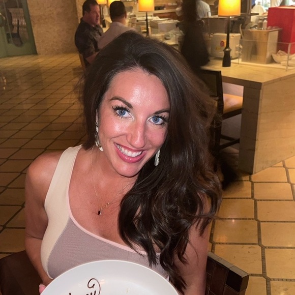 Profile Picture of Michell A (@dejavuformal) on Poshmark