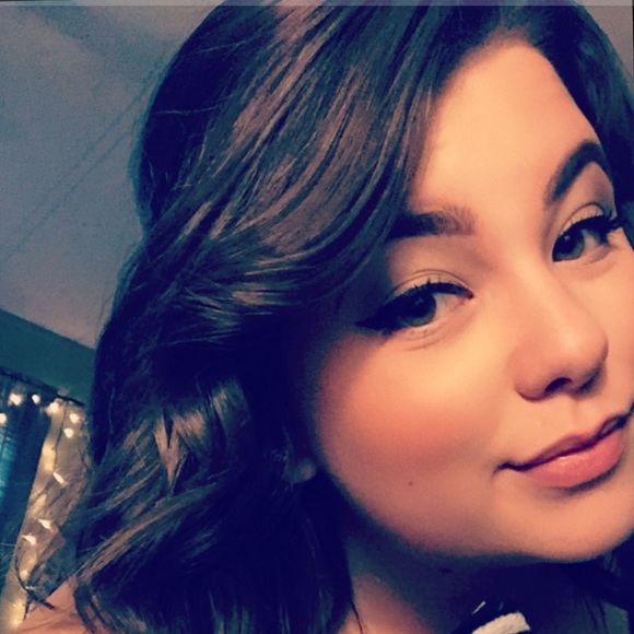 Profile Picture of Caitlyn Mackey (@ladyc93) on Poshmark