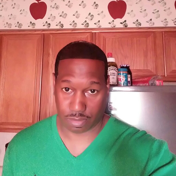 Profile Picture of Darryl Waltonm (@moneyd123) on Poshmark