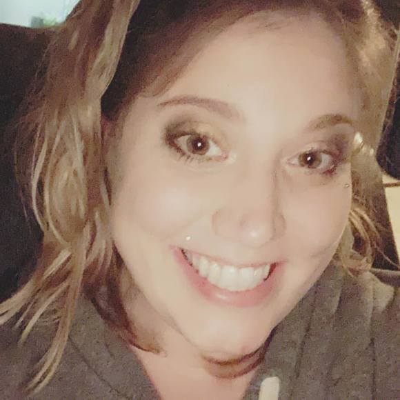 Profile Picture of Elizabeth Dhuyvetter (@lizdhuyvie) on Poshmark